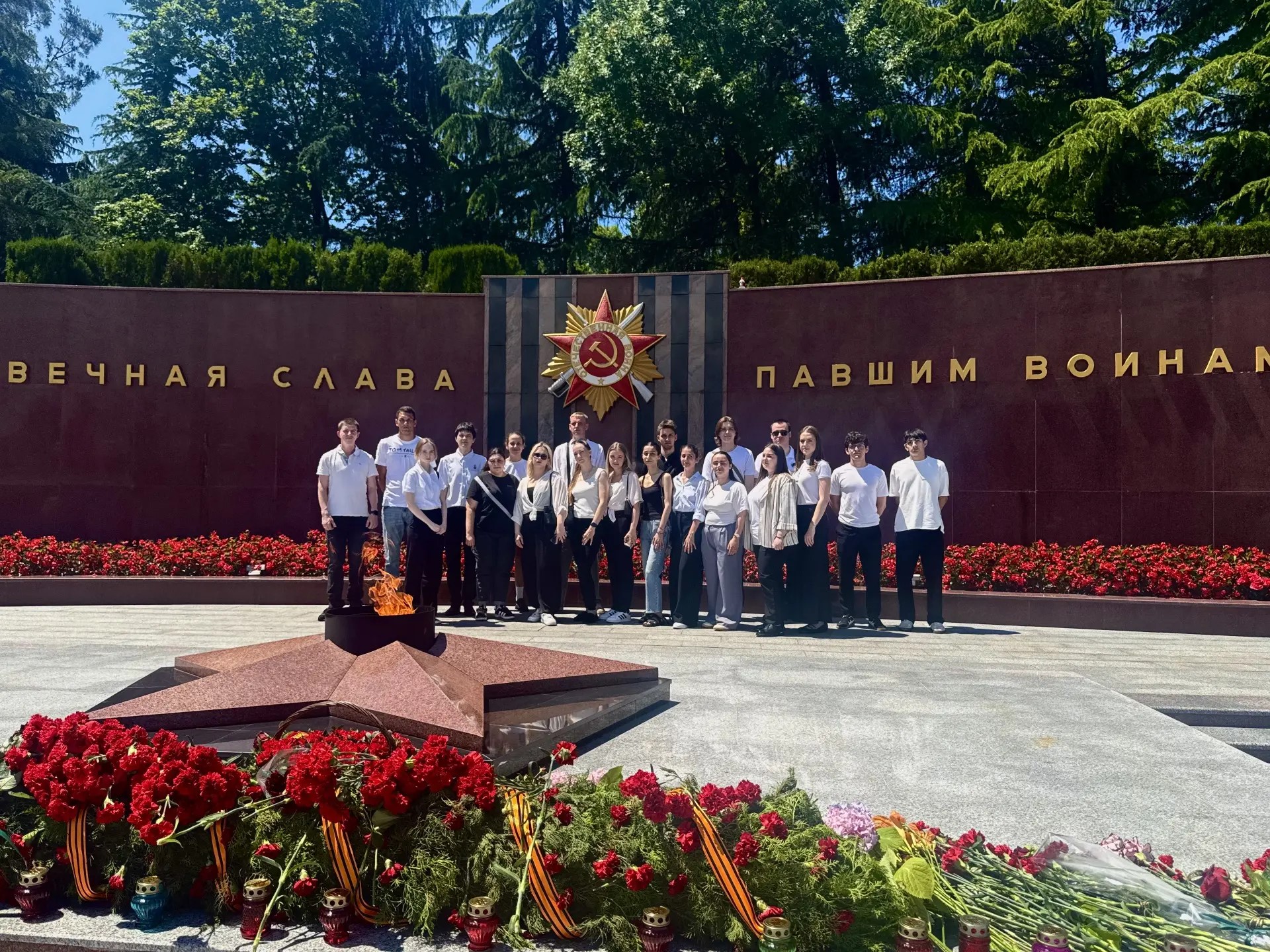Студенты СочиГУ почтили память Героев 