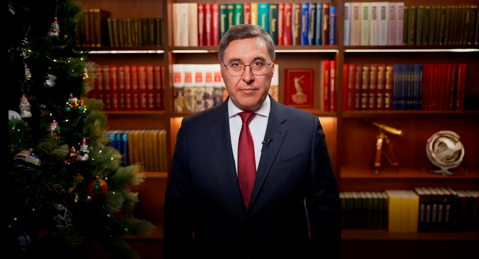 Глава Минобрнауки России Валерий Фальков поздравляет с наступающим Новым годом