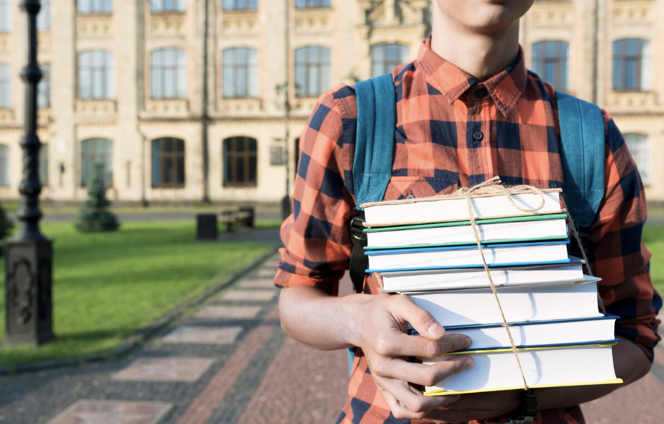 Семинар по подготовке  к ЕГЭ по обществознанию  со школьниками города Сочи  в рамках краевого проекта "Школа абитуриента"