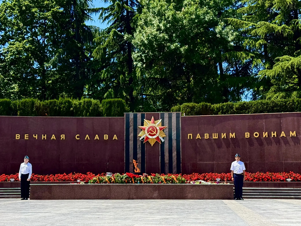 Студенты СочиГУ почтили память Героев 